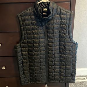 North Face men’s size Large vest